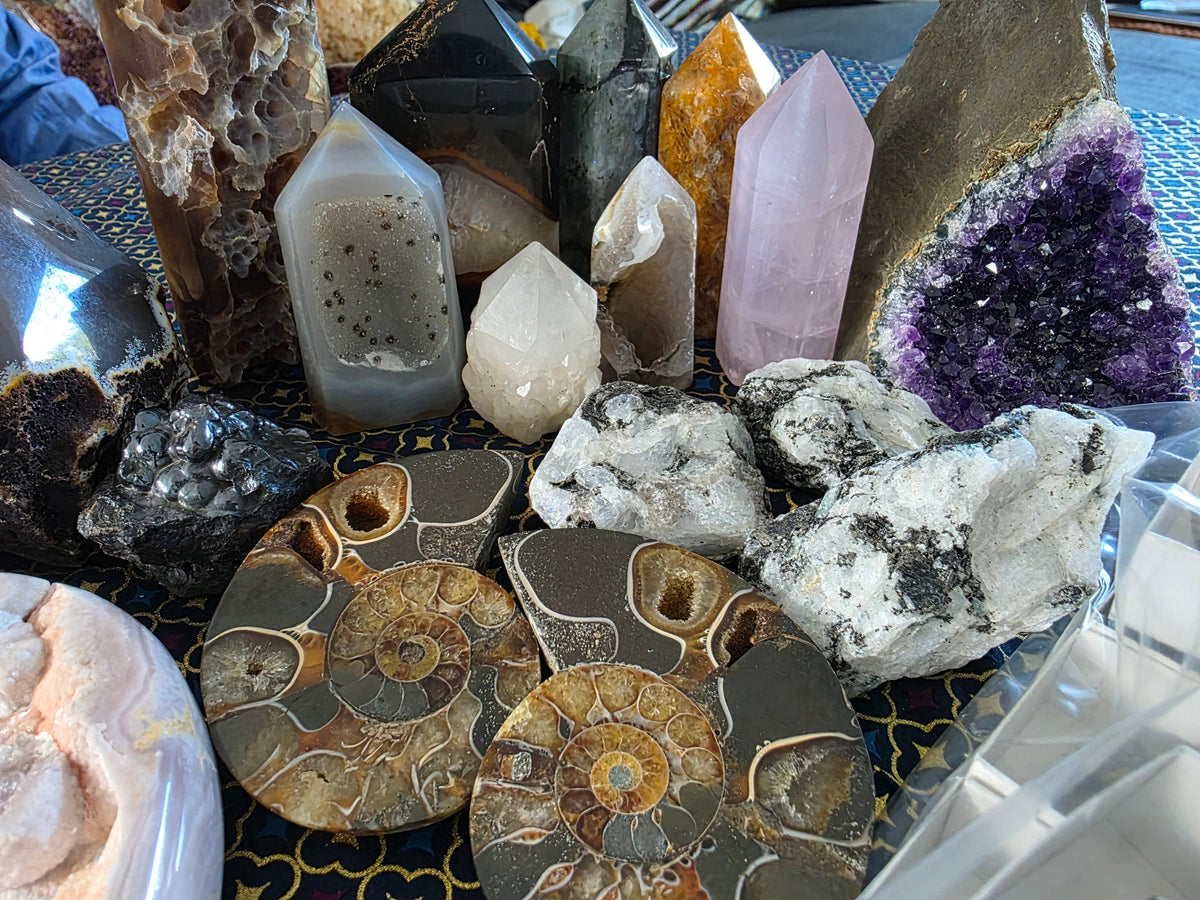 Edelstenen en fossielen / Gemstones and Fossils - Opgezette Werelden