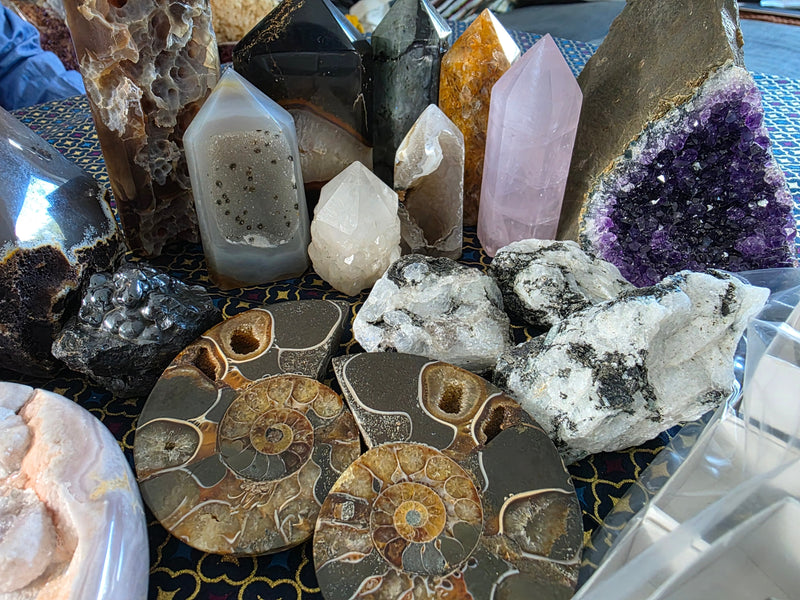 Edelstenen en fossielen / Gemstones and Fossils - Opgezette Werelden
