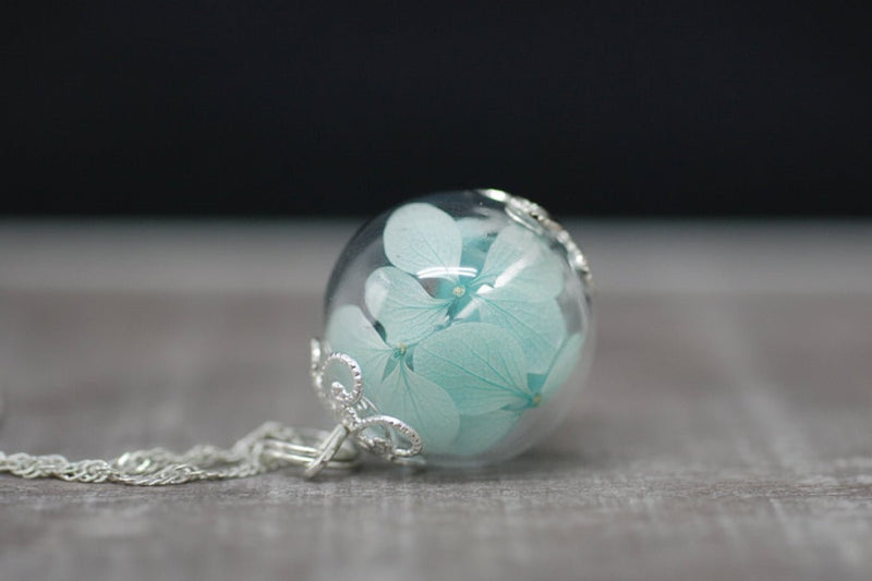 925 sterling zilveren ketting met gedroogde Hydrangea macrophylla bloem in glazen hanger - Opgezette Werelden