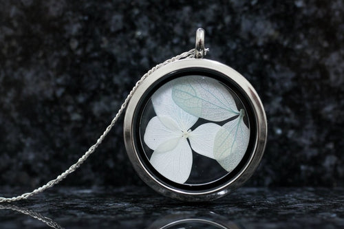 925 sterling zilveren ketting met hydrangea macrophylla in medaillon - Opgezette Werelden